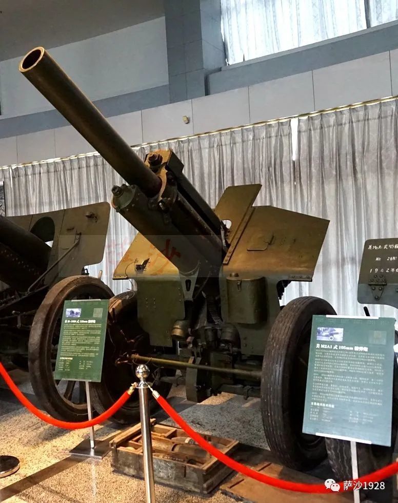 它是榴弹炮,不同于122毫米加农炮,主要是发射榴弹进行炮火压制.