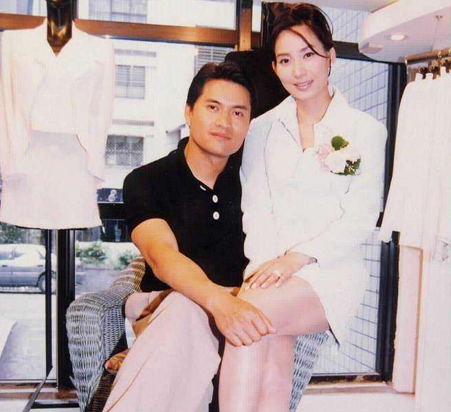他是越南最帅男演员,头婚娶周海媚,如今三婚儿子长相不一般