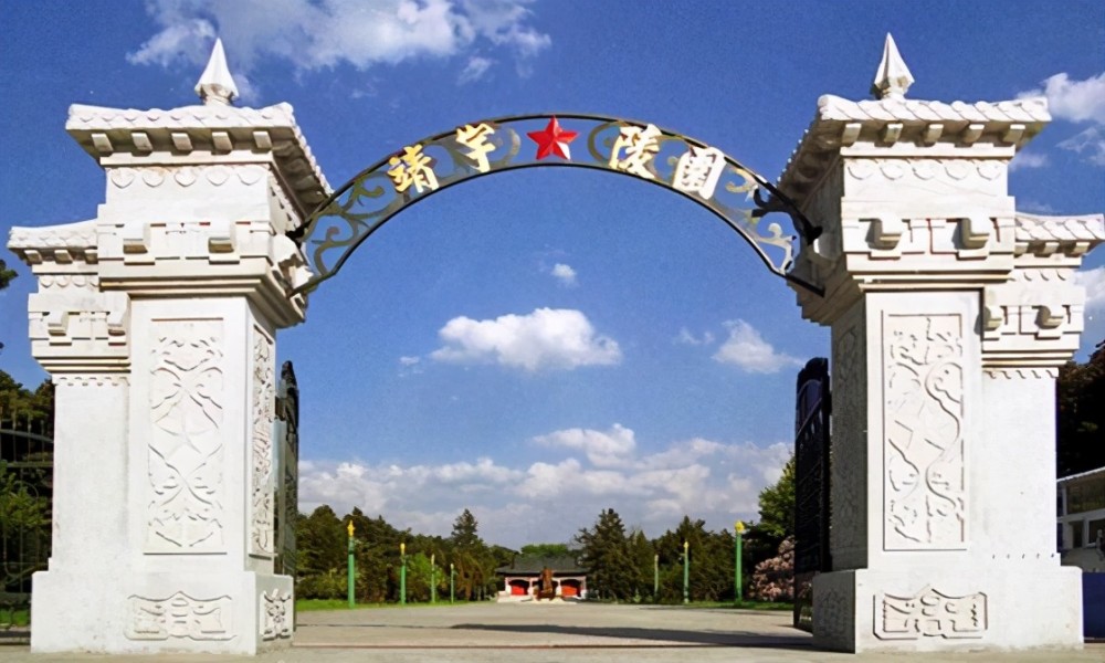 杨靖宇烈士陵园——杨靖宇深夜磨荞麦