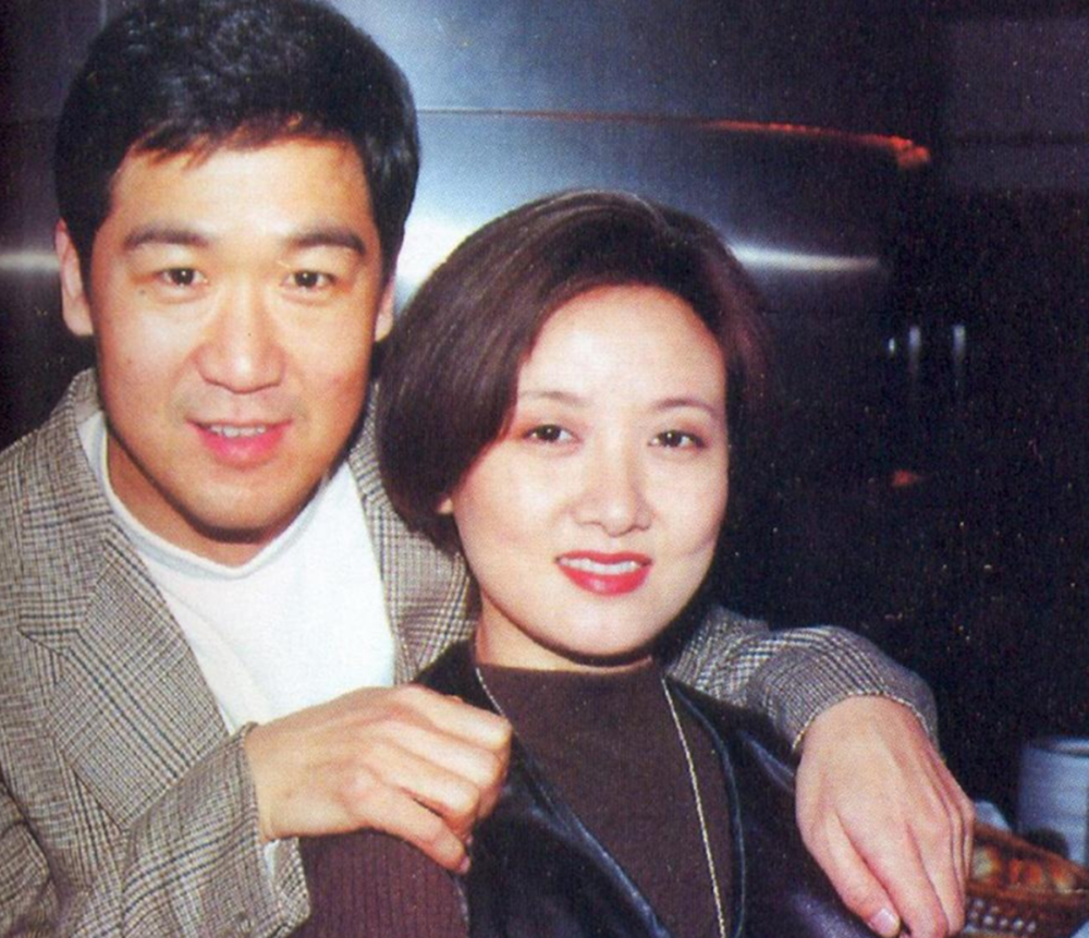 1995年,38岁邓婕怀孕,张国立劝她:打掉吧!觉得孤单就养条狗