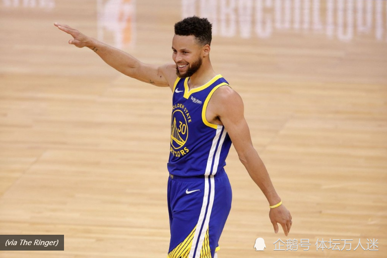 勇士队球星斯蒂芬·库里正在慢慢地为本赛季nba最有价值球员树立榜样