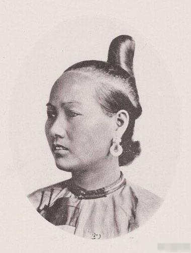 珍贵老照片:清朝的女子的真实发型,绝对不是清宫剧里那样!