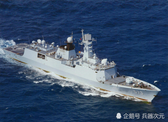 日本驱逐舰不怀好意,满载40枚导弹接近航母,护航舰艇哪去了?