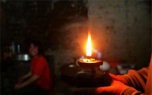 民国时期就已经通电了,为何到80年代才没用煤油灯?说