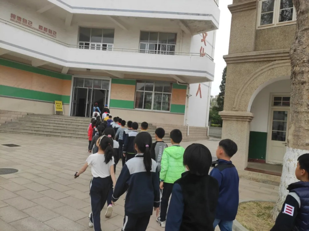 威海市鲸园小学:防汛不松懈,安全在身边