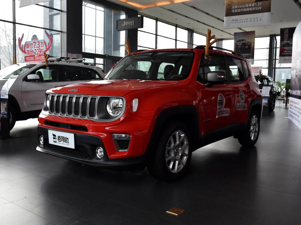 外观很硬派却不能越野?油耗6.1l用车成本低,实拍jeep自由侠