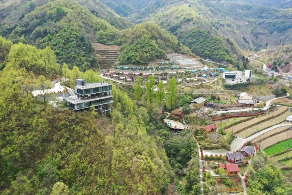 趁着阳光明媚,来镇安童话磨石沟给你和孩子放个假吧!