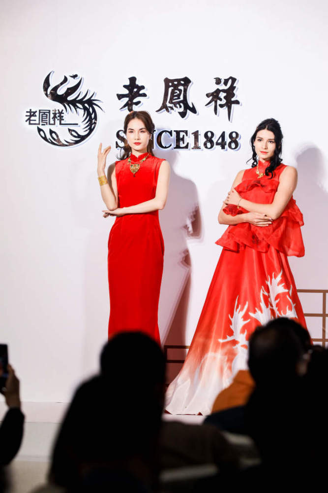 百年品牌老凤祥 彰显时代新形象丨陈数亮相上海首饰博览会代言老凤祥