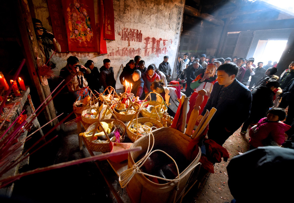 农村的祭祀习惯,人不吃的东西不能给逝者当祭品,尤其是这两种肉