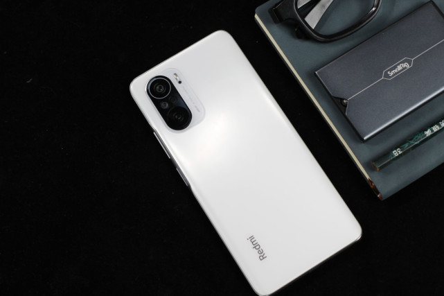 redmik40一周上手体验两千价位里我愿称它为年度真香机