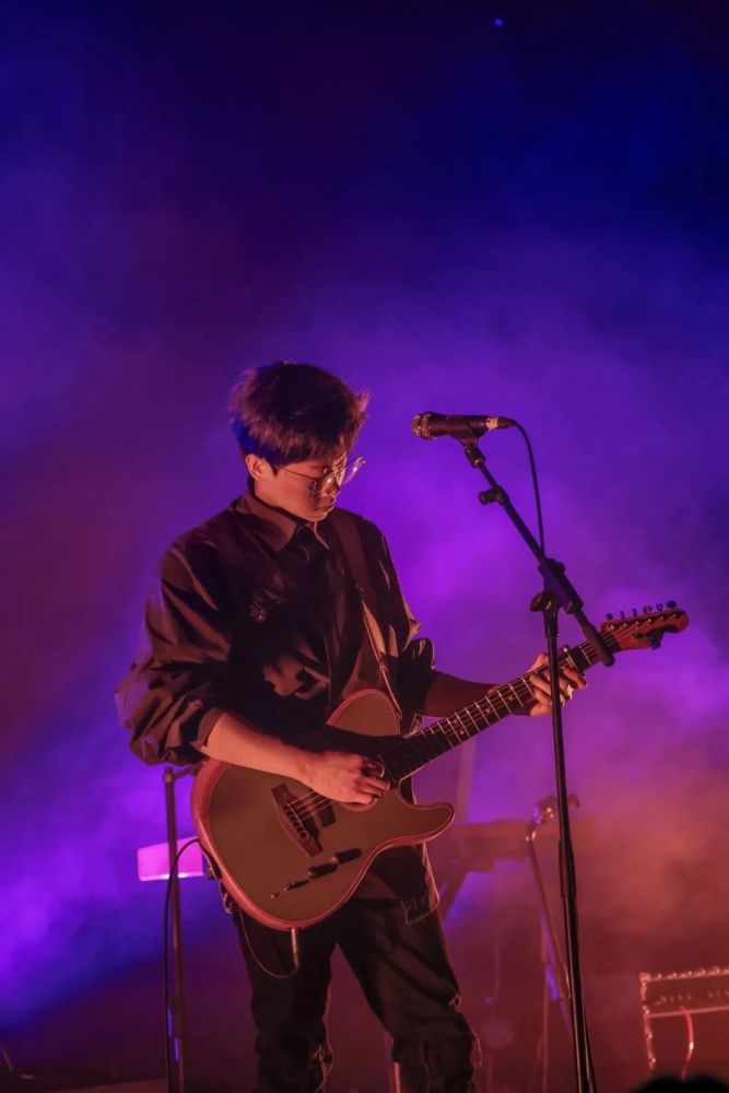 巡演中,除现场限定曲目《花开三里》,宋宇宁也带来《那年·年少》