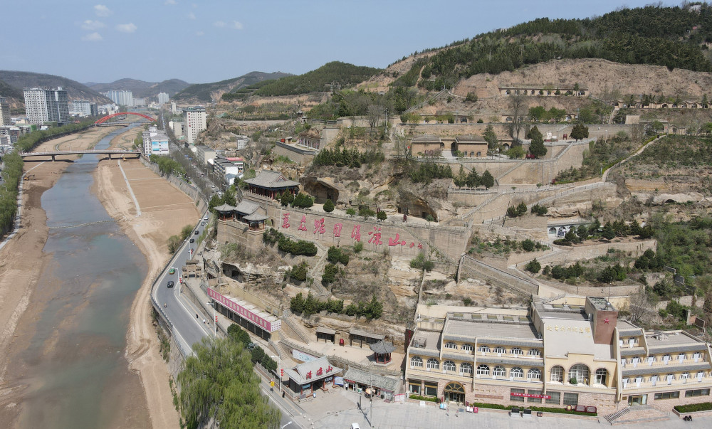 这是延安清凉山(4月20日摄,无人机照片).新华社记者 邵瑞 摄