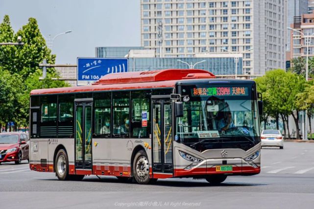 天津的道路交通事业可谓具有先天优势 这座城市的公交车 犹如她的历史