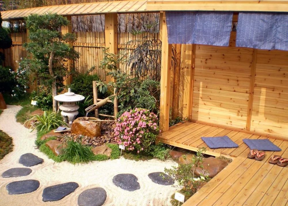 造水景观 日式庭院的设计必须与水密不可分,根据个人喜好和院子的面积