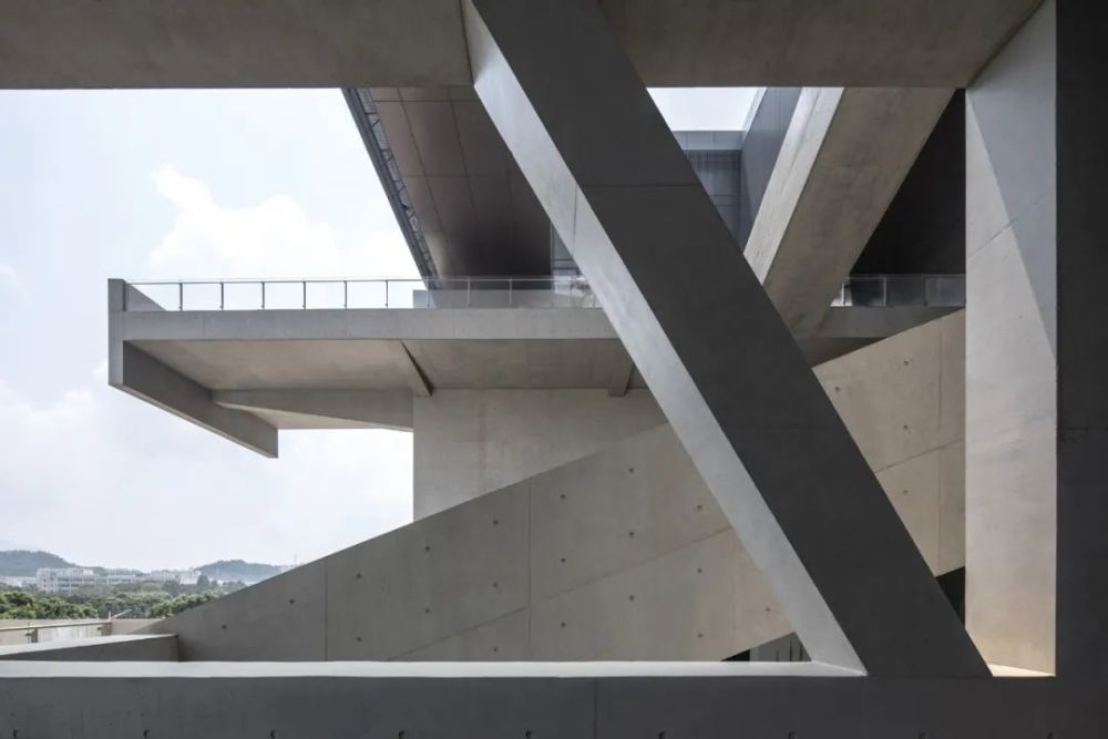 直向建筑新作|深圳坪山美术馆,艺术空间介入城市脉络