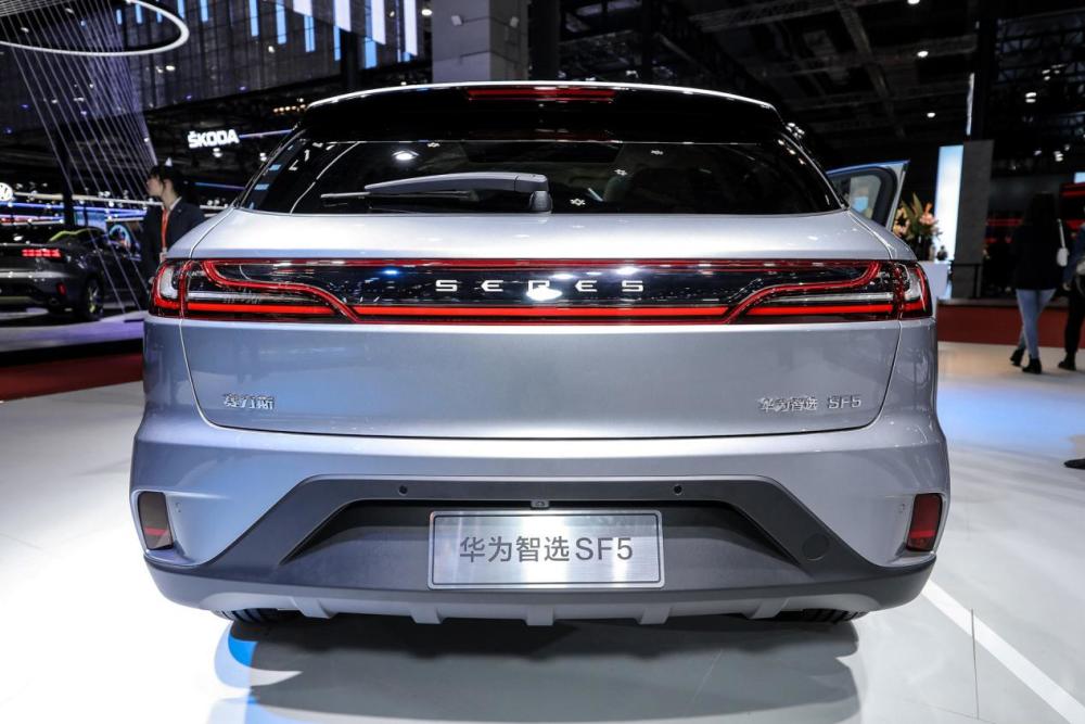 上海车展余承东发文盛赞赛力斯,华为进军新能源汽车市场