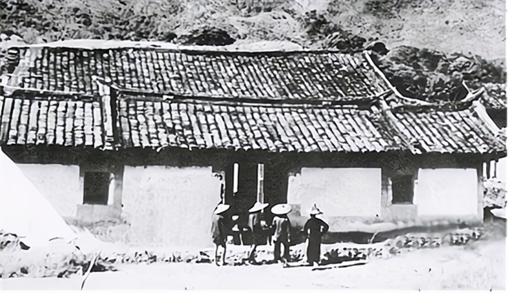 革命不能只靠枪杆子,即使面对强敌,苏区党中央依旧坚持这项工作