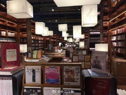 首店【上海三联书店入驻汉口江汉路商圈】在已有江汉路新华书店基础上