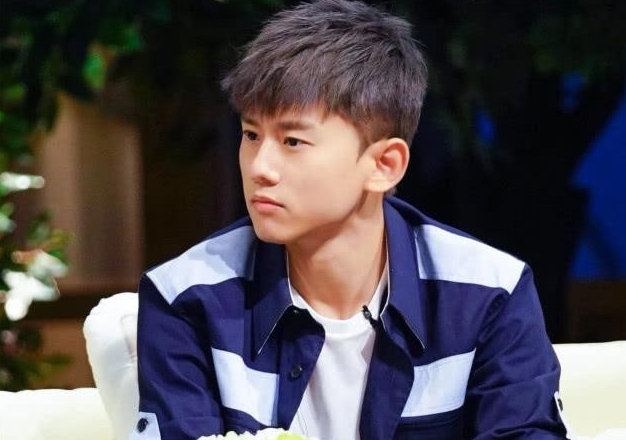 明星们的老照片:成名前的张杰,年轻时的谢霆锋,整容前