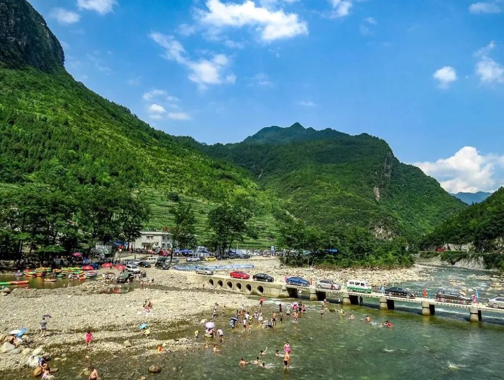 01 绿水青山,天然秀美 云锣山青龙峡 是一个集自驾游,观光游, 休闲游