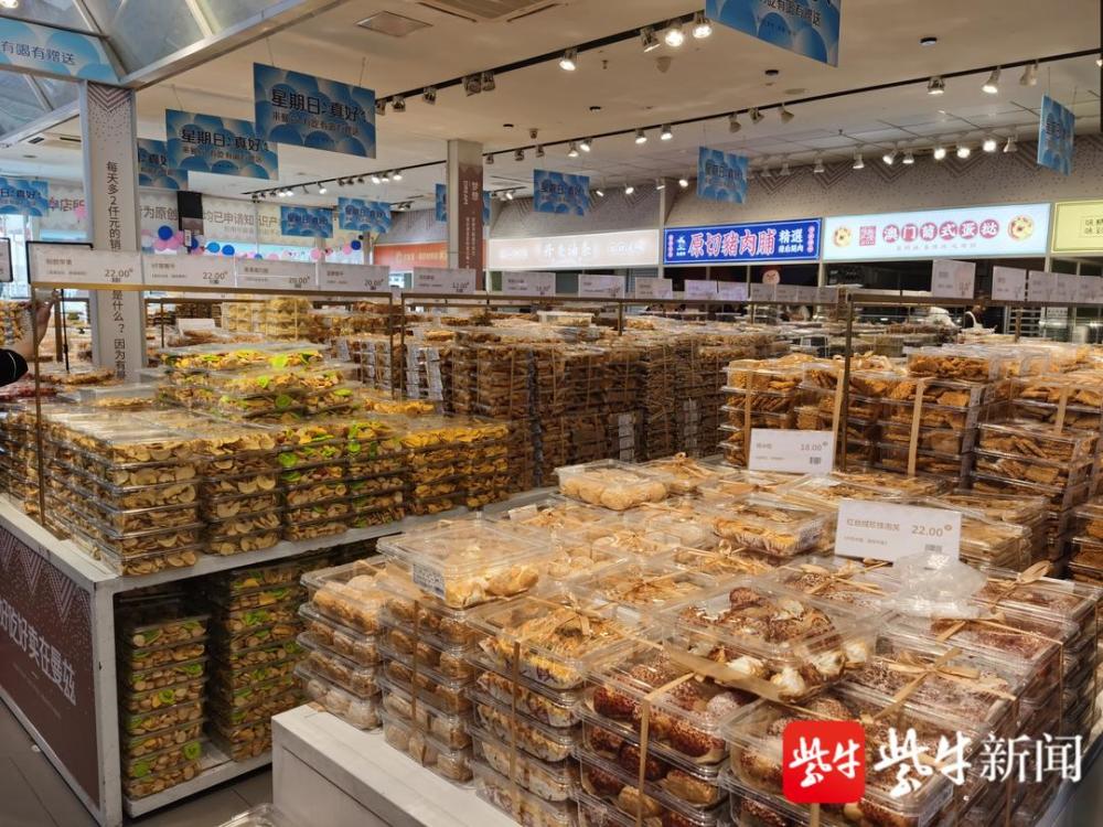 金桥食品城内琳琅满目的食品