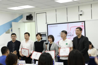 学院授予非遗导师聘书