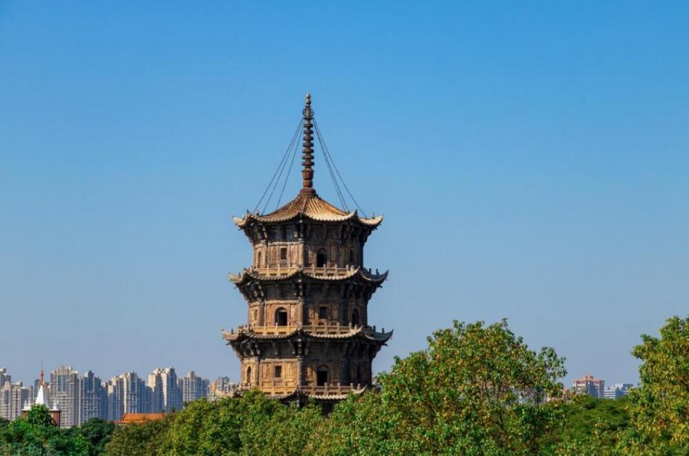 与西街,钟楼成为泉州的旅游打卡地寺庙主要建筑有:天王殿,藏经阁