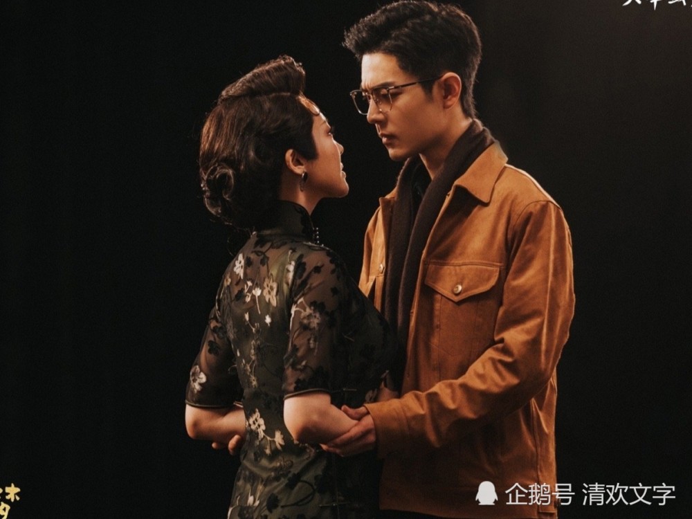 肖战话剧巡演代言联动送花墙,北京台公开送祝福,粉丝1005朵玫瑰太浪漫