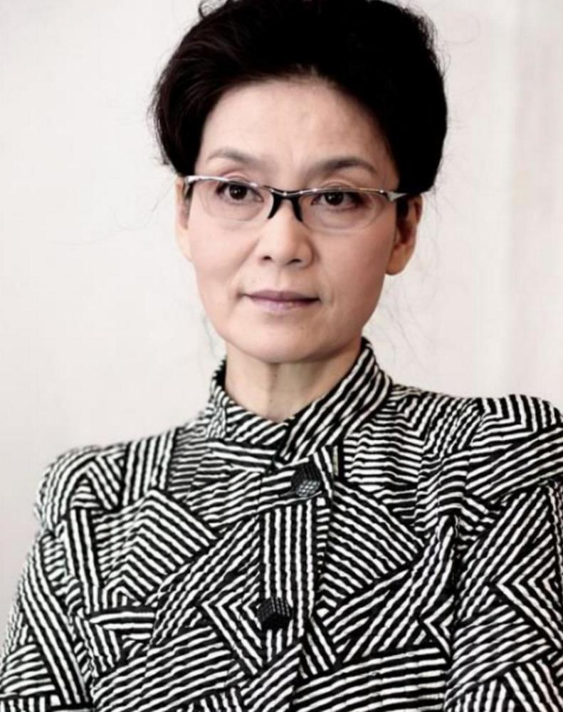 第六位,著名的奚美娟老师,上海人,毕业于上戏,代表作《假女真情》