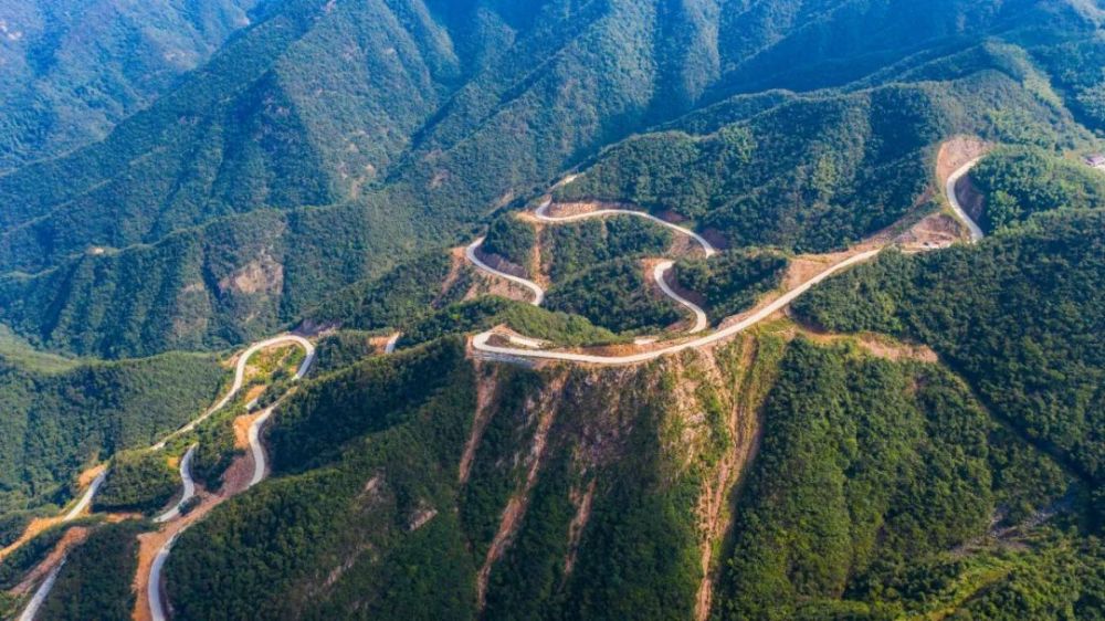 中国红岭公路最险,最美