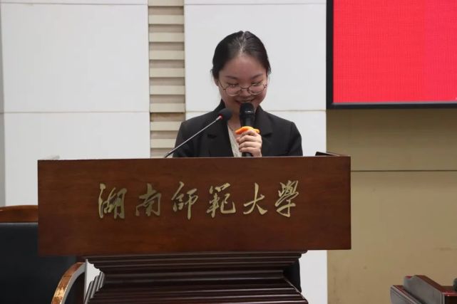 周敏教授为全体老师奉上一场别开生面的主题分享《如何听课与评课》