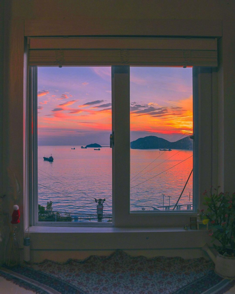 背景图//想要一扇能看夕阳的窗户