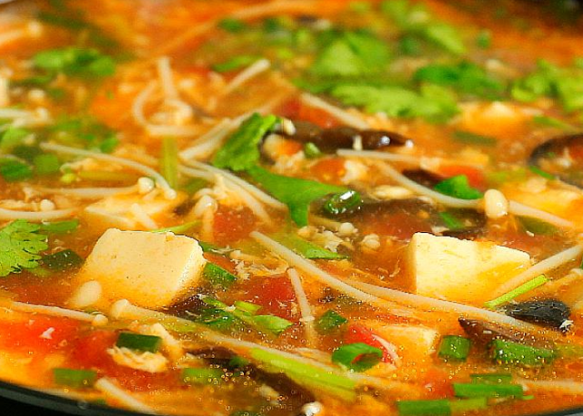 居家分享风味酸辣汤的简单做法,解馋又美味,老少皆宜的美食