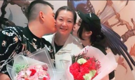 赵本山二婚四子:大女儿赵玉芳懂事得让人心疼,龙凤胎儿女不省心