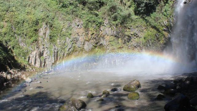 腾冲叠水河——全国唯一的城市火山堰塞瀑布