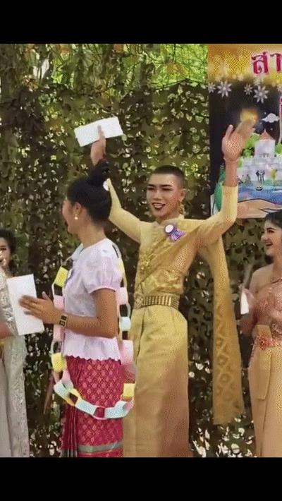 泰国征兵现场的小姐姐太辣了吧