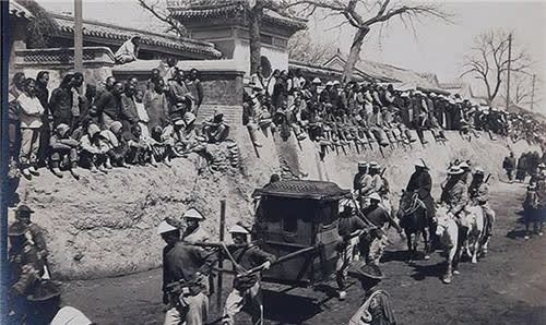 张勋复辟失败后,他的3万辫子军去了哪里?最后他的结局