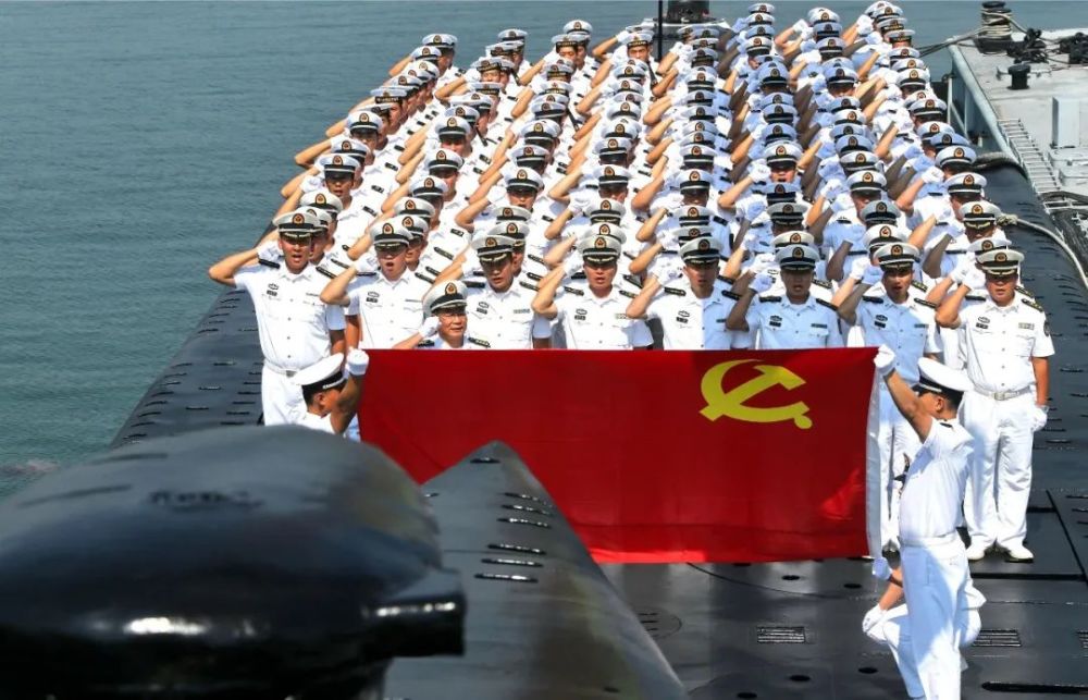 蹈海破浪,他们向党旗报告|记人民海军成立72周年