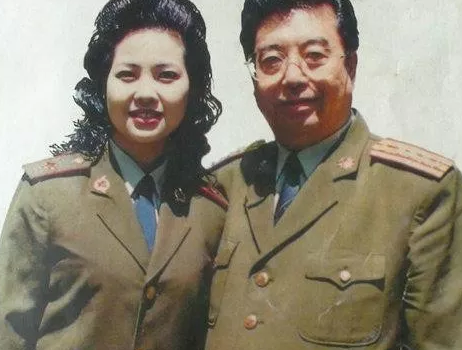 李天一入狱后,陈思思说出和李双江的真实关系,难怪会说错话