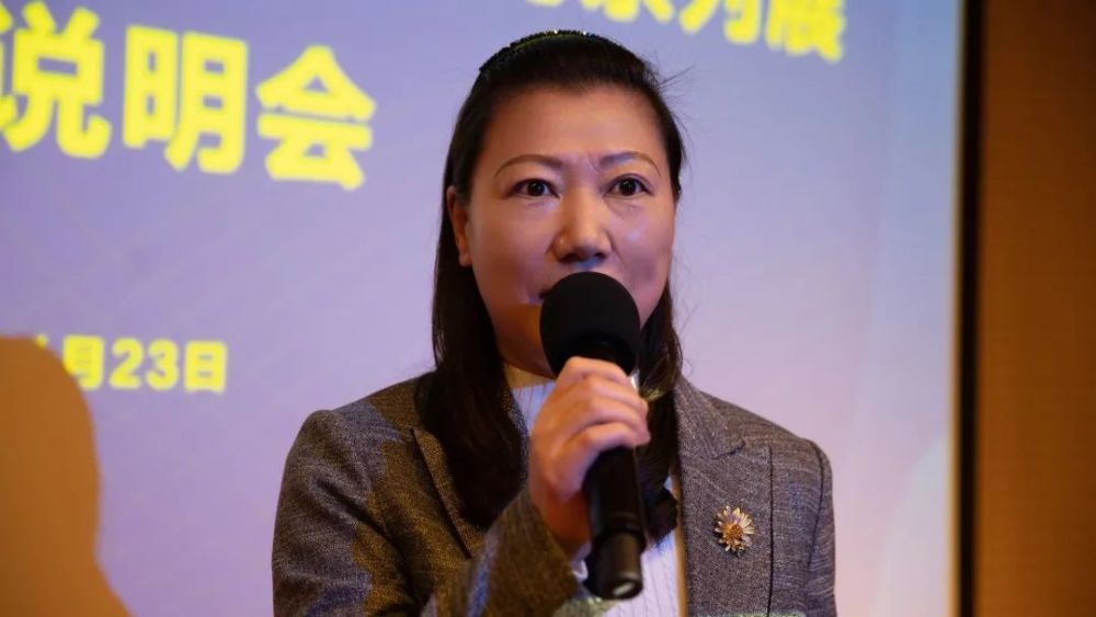 《欢乐正前方》主持人大鹏,大琪 工作日下午5点~7点