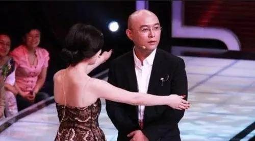 孟非老婆首次曝光,年过四十却还像小姑娘,鲁豫:你太太