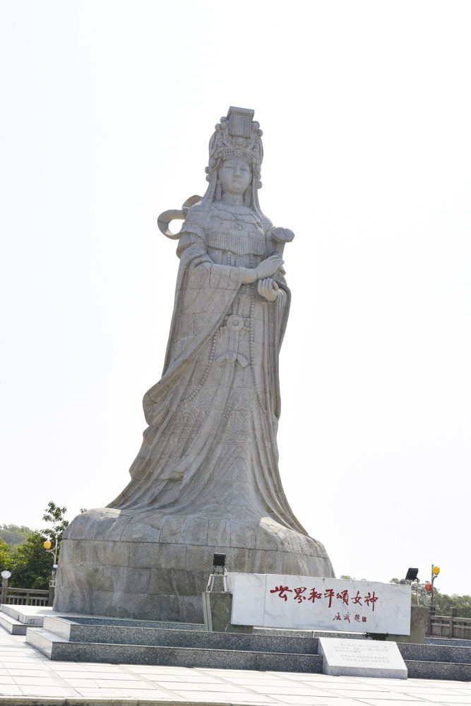 广东汕尾建了一座1000吨重的妈祖,台风一来便绕行,非常神奇