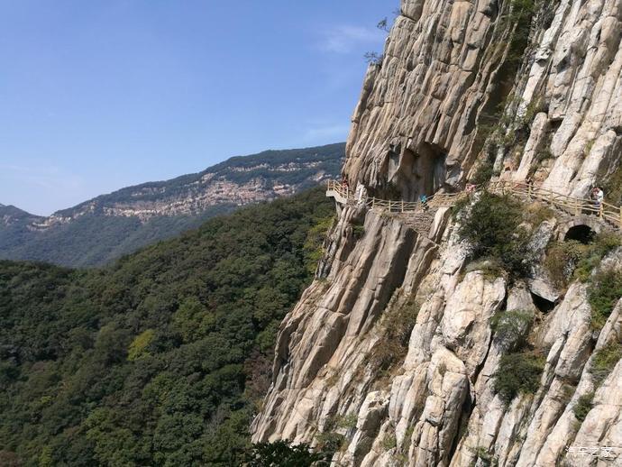 此次中原之行第一站是南太行山第二站是游嵩山,从新乡坐火车到