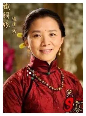 她是"妈妈"专业户,出道37年无绯闻,如今50多岁还未谈过恋爱!