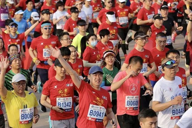 2021年北京半程马拉松,直击选手冲线高燃瞬间