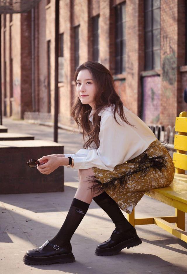 组图:鲍天琦马路写真照,清纯可爱,美美哒!