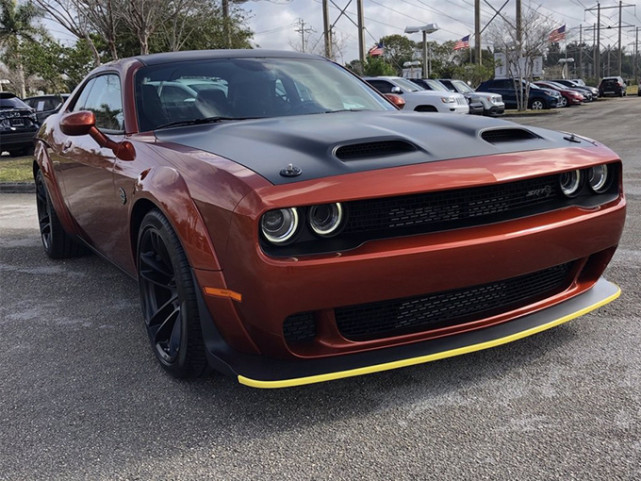道奇"最强"挑战者实车街拍!搭6.2l v8引擎,零百仅需3.