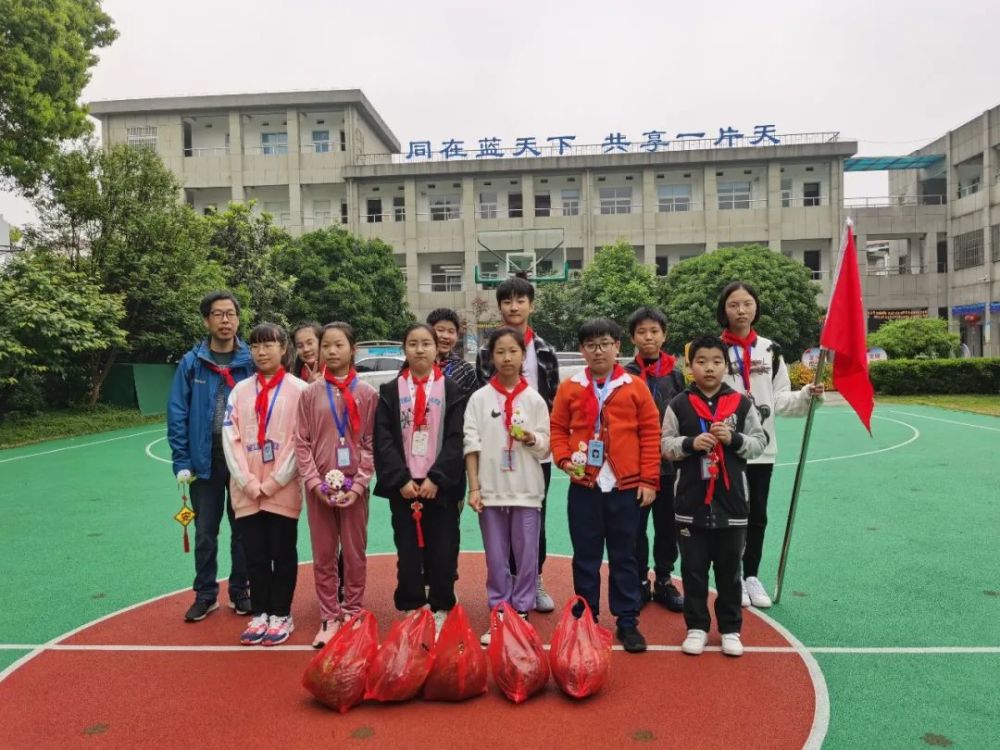 "阳光小队"到溧阳市培智学校参观学习 点击边框调出视频工具条 4月22