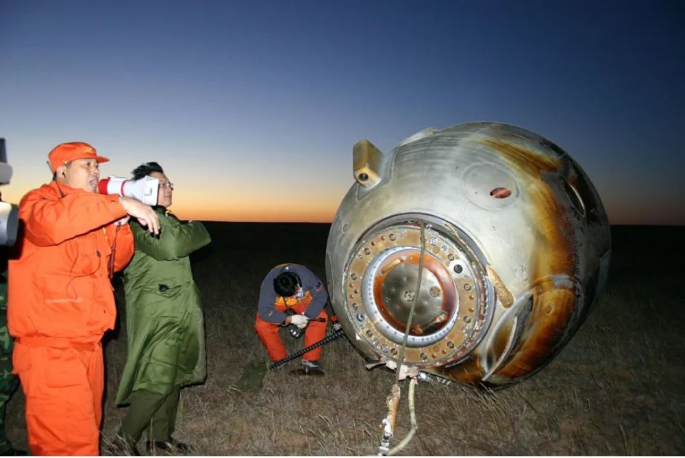 2003年10月15日,甘肃酒泉,神舟五号载人飞船发射成功