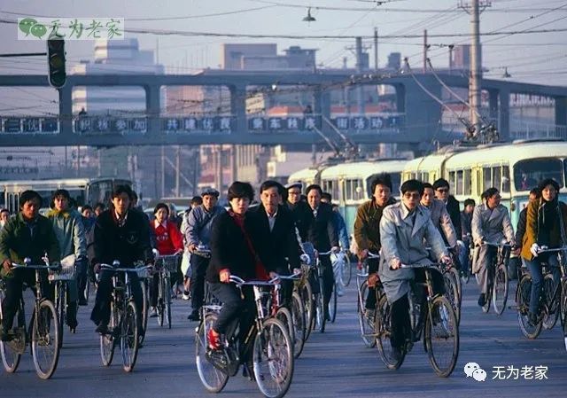 80年代小青年照片那时的青春也充满激情